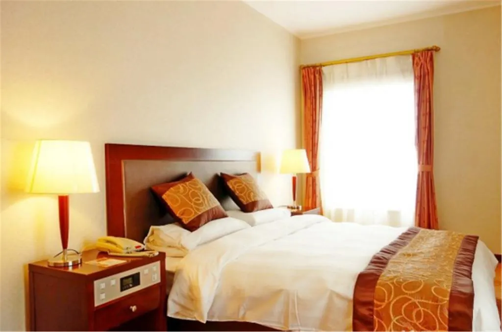 Shanghai International Airport Hotel 4*,