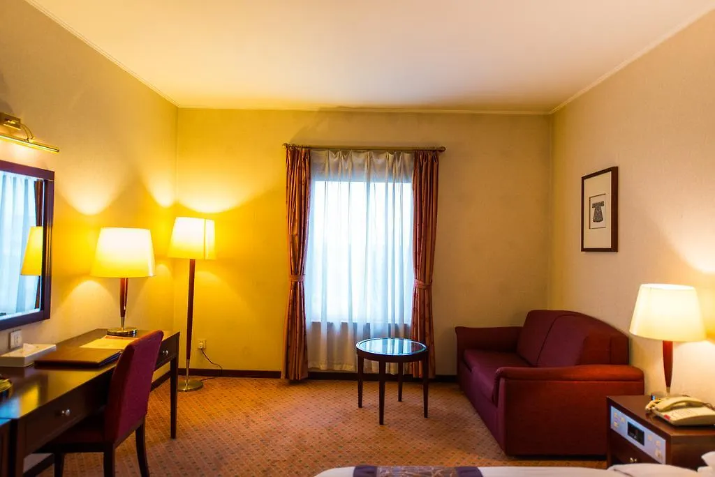 Shanghai International Airport Hotel 4*,  China